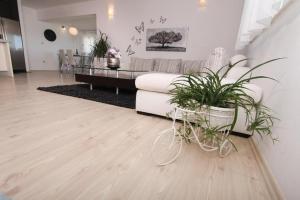 Apartments for families with children Kastel Stafilic, Kastela - 23058