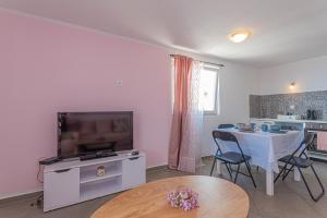 Apartments with a parking space Bilo, Primosten - 23259