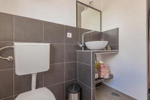 Apartments with a parking space Bilo, Primosten - 23259