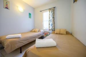 Well placed apartment with courtyard 300m from port