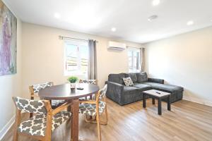 Cozy 3BDR in heart of plateau Montreal D