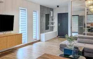 Beautiful Home In Drogoradz With Kitchen