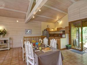 Gîte confortable avec vue imprenable près de Saint-Étienne - FR-1-496-38