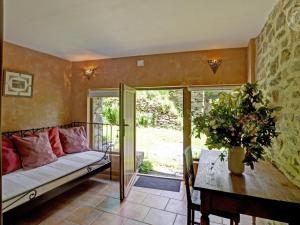 Maisons de vacances Gite confortable a Saint-Etienne, 2 chambres, terrasse, poele a granules, proche commodites - FR-1-496-38 : photos des chambres