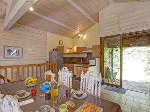 Gîte confortable à Saint-Étienne, 2 chambres, terrasse, poêle à granulés, proche commodités - FR-1-496-38