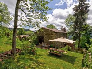 Maisons de vacances Gite confortable a Saint-Etienne, 2 chambres, terrasse, poele a granules, proche commodites - FR-1-496-38 : photos des chambres