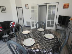 Appartements Appartement 4 pers, terrasse, proche plage/commerces - Notre-Dame-de-Monts - FR-1-540-190 : photos des chambres