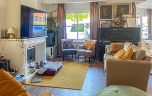 Cozy Home In Den Haag With Wifi