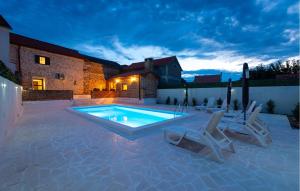 Lovely Home In Podgradina With Wifi