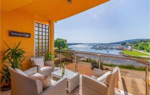 Beautiful Apartment In Pomer With Wifi