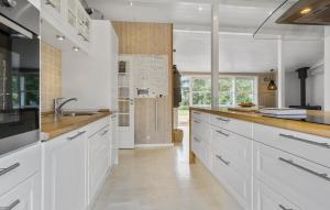 3 Bedroom Nice Home In Store Fuglede