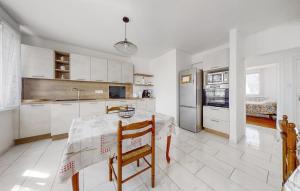 Maisons de vacances Amazing Apartment In Kerlouan With Wifi : photos des chambres