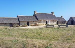 Maisons de vacances Amazing Apartment In Kerlouan With Wifi : Maison de Vacances 3 Chambres 