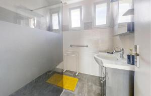 Maisons de vacances Amazing Apartment In Kerlouan With Wifi : photos des chambres