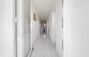 Maisons de vacances Amazing Apartment In Kerlouan With Wifi : photos des chambres