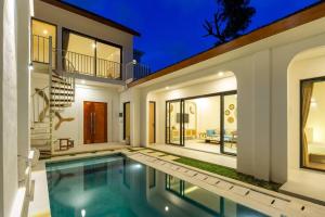 Chic modern villa, 5 minute walk to Legian beach