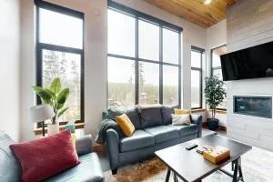 Snowy Peaks Hideaway - فريزر