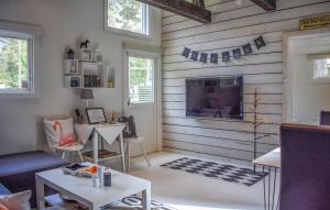 Beautiful Home In Åhus With Wifi