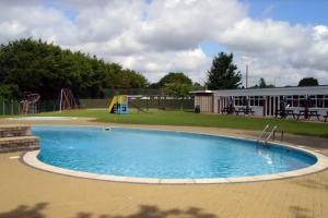 Retro Retreat Holiday chalet in the Norfolk Broads
