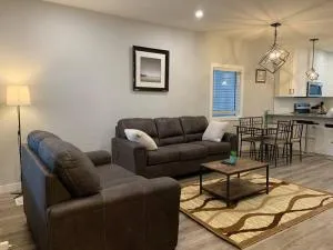 Exquisite 3 BR Villa with Double Garage-King Bed - Wolseley