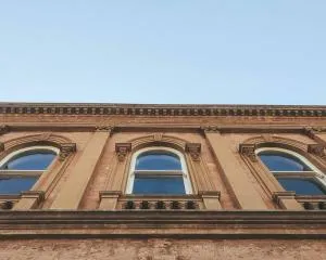 Bank on Ellen - Howe