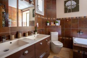 Maisons d'hotes Gites du Caylar - Chambres et Appartments : photos des chambres