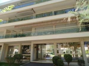 T2 centre, plage à 2 minutes, parking