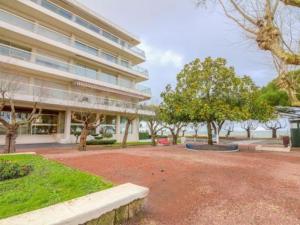 T2 centre, plage à 2 minutes, parking