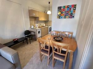 Dimitris Apartment 80m from the beach nea peramos