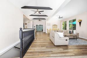 Family-friendly cottage with lake access