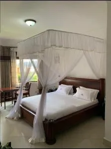 Sienna Beach and Safaris Hotel - Nkumba