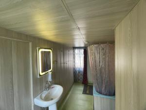 Lucky Kashmir Heritage Houseboat