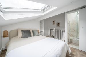 Appartements La Versaillaise Bucolique - Stationnement privatif - Proche Gare Chantiers : photos des chambres