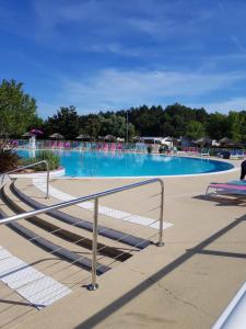 Campings Mobil home Aventura 8 places : photos des chambres