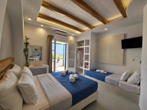 Triple Studio with Sea View room in Coralli Beach Apartments