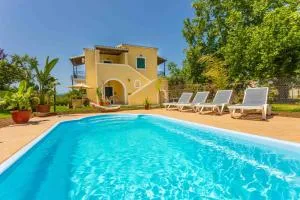 Blue wave beach villa with pool 100m from the beach - Astrakeri