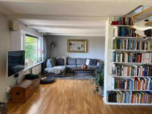 Family-friendly house near the sea