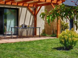 Maisons de vacances Le Logis d'Emeric avec paisible jardin Clos&Arbore : photos des chambres
