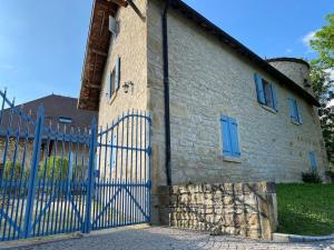 Château Frontonas gîte ferme
