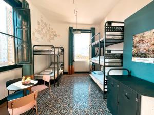 Dormitorio Misto con 8 Letti