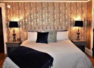 Deluxe Double Room (2 Adults + 1 Child) room in Grand Colonial Bed and Breakfast