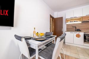 Cozy Central Apartment Varna & Parking - subject to availability