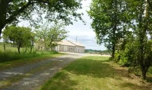 Fermette rénovée spacieuse, calme et lumineuse - Persac