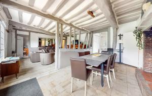 Beautiful Home In Vittefleur With Wifi