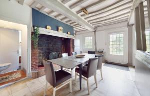 Maisons de vacances Beautiful Home In Vittefleur With Wifi : photos des chambres