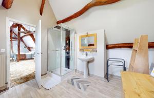 Maisons de vacances Beautiful Home In Vittefleur With Wifi : photos des chambres