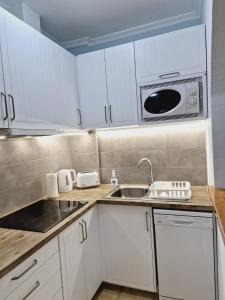 La Casa de Verónica - Serene Apartment with Shared Pool, Steps from the Beach