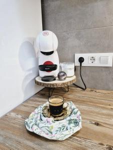 La Casa de Verónica - Serene Apartment with Shared Pool, Steps from the Beach