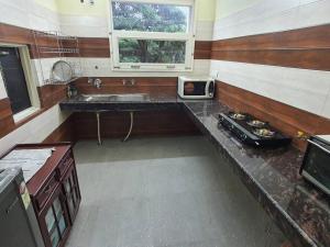 Comfy 3BHK house with Cinema like Home Theatre !