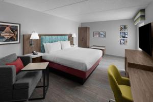 King Room with King Bed - Non-Smoking room in Hampton Inn Cleveland-Downtown